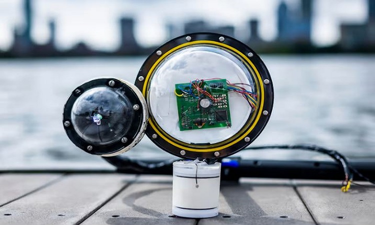 Thiết kế camera truyền ảnh không dây dưới nước của MIT. Ảnh: MIT